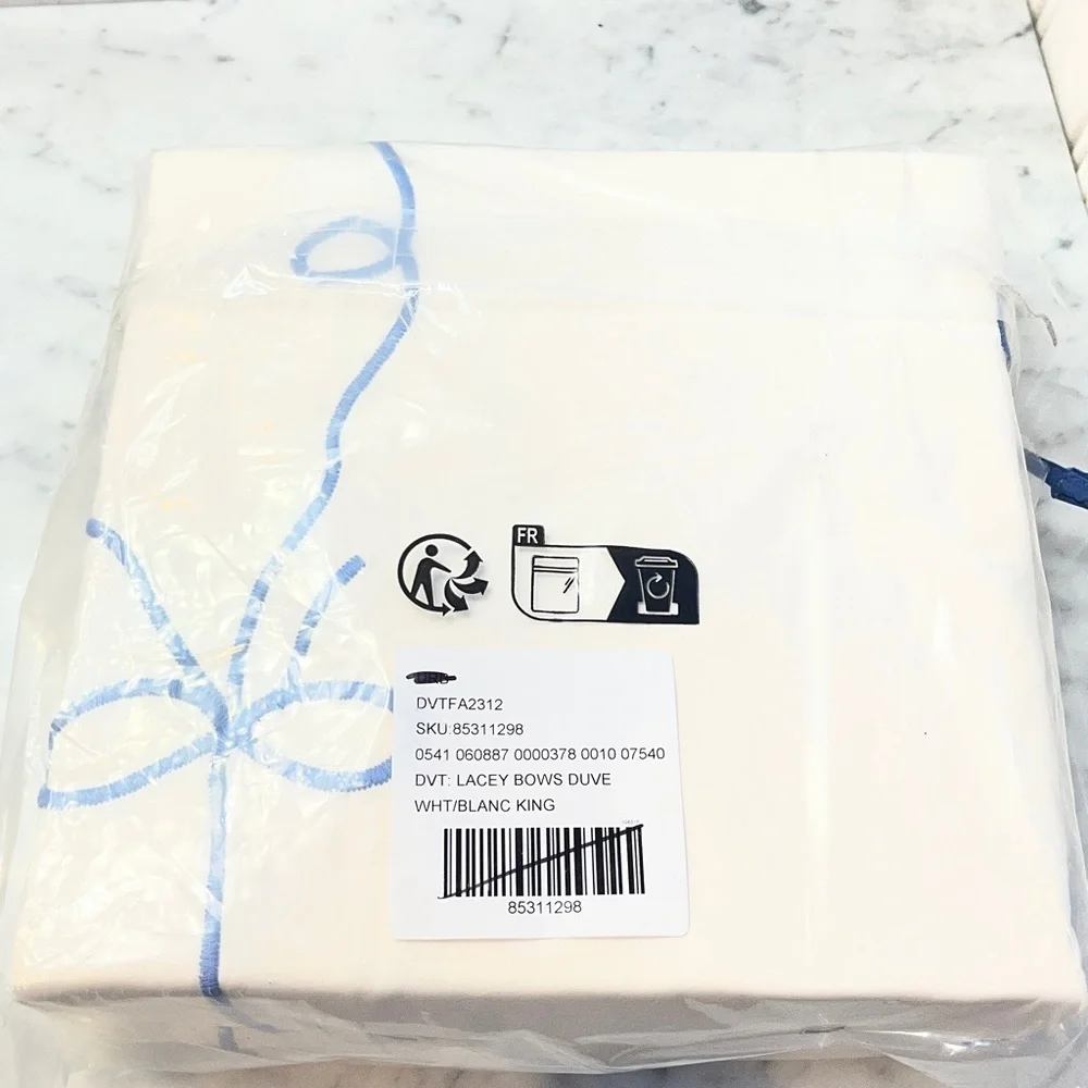 Urban Outfitters Lacey Bows Duvet Size King NIP